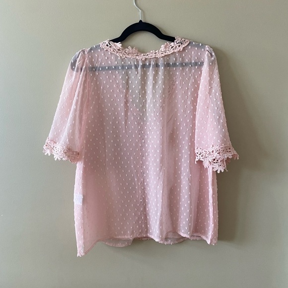 ⭐️2 FOR $20⭐️ Shein Swiss Dot Guipure Lace Panel Blouse Baby Pink Medium/6 - Picture 5 of 10